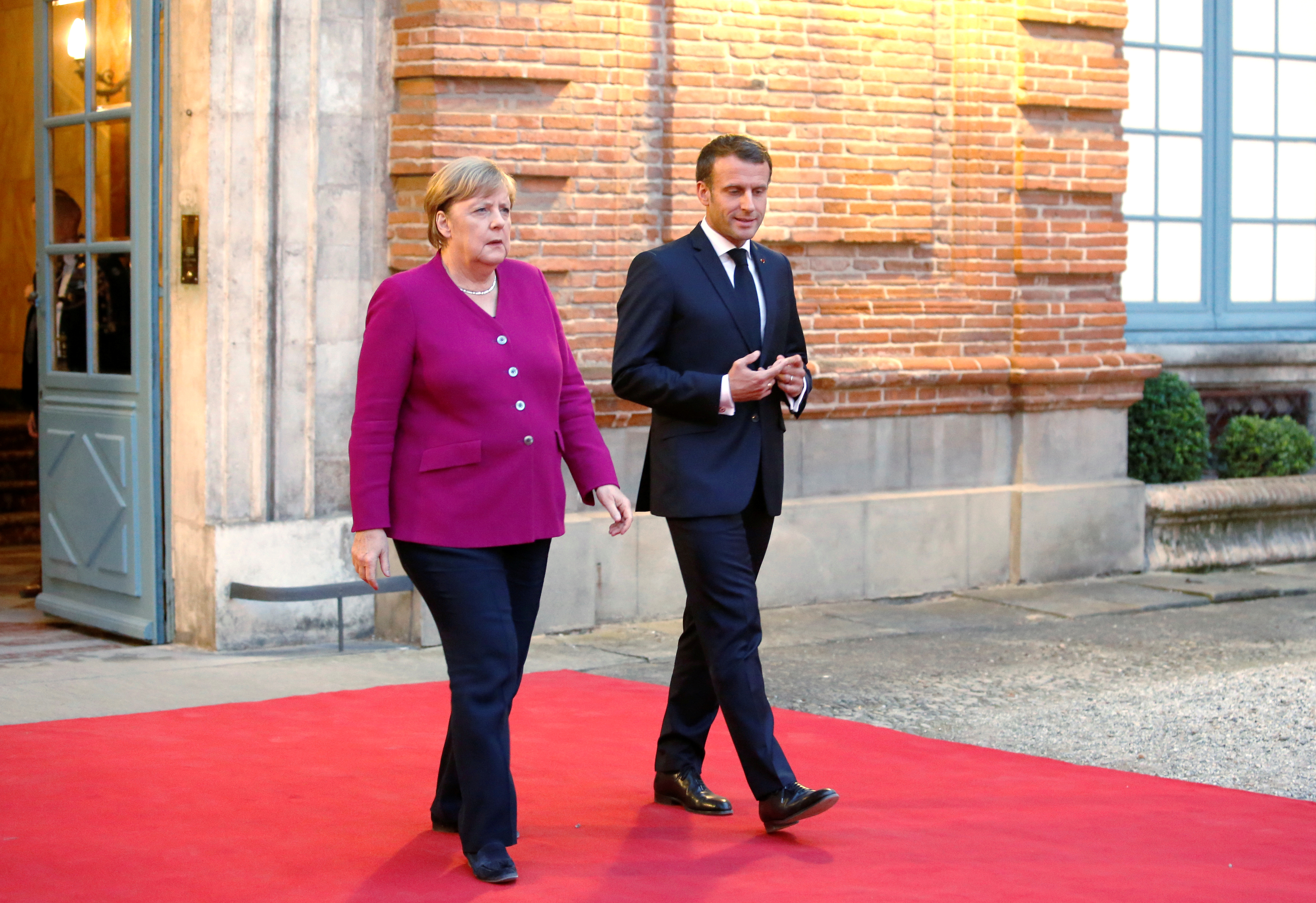 Emmanuel Macron rencontrera Angela Merkel dimanche à Berlin