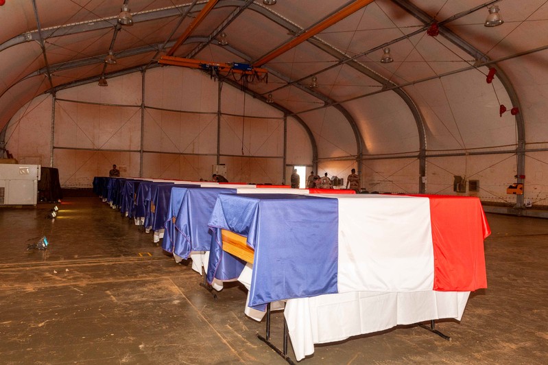 Correction: L'EI revendique la mort de 13 soldats français au Mali